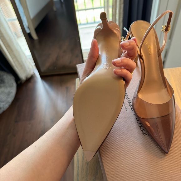 Gianvito Rossi D’Orsay heels in blush - Picture 5 of 8